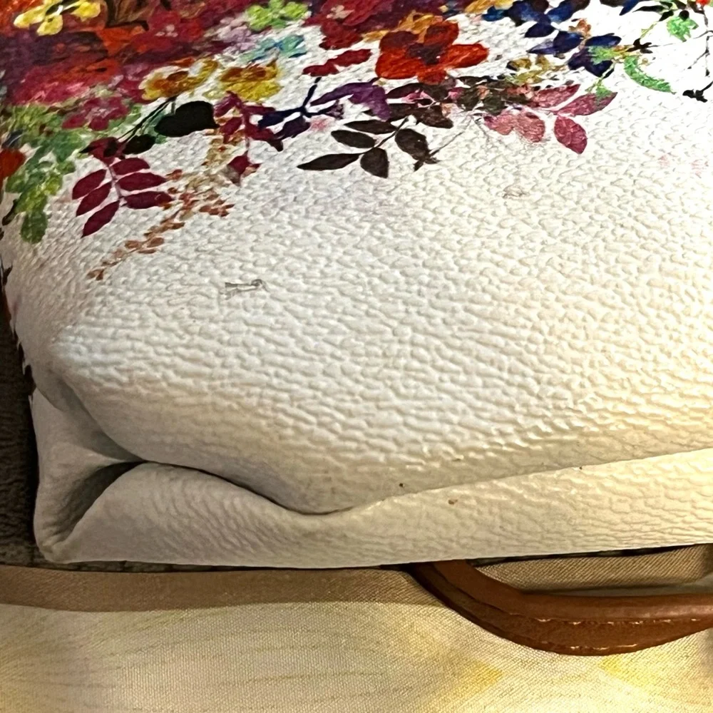 Elliott Lucca Cream Floral Clutch/Crossbody 2 for $22 - Picture 11 of 16